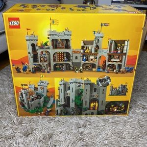 NWT Lego 90th Anniversary Lion Knights' Castle